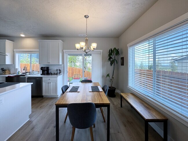 Building Photo - 2771 Cascara Dr