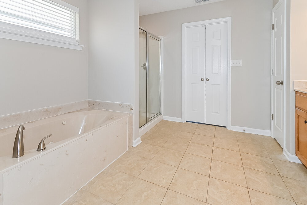 Building Photo - 4428 Liverpool Ln