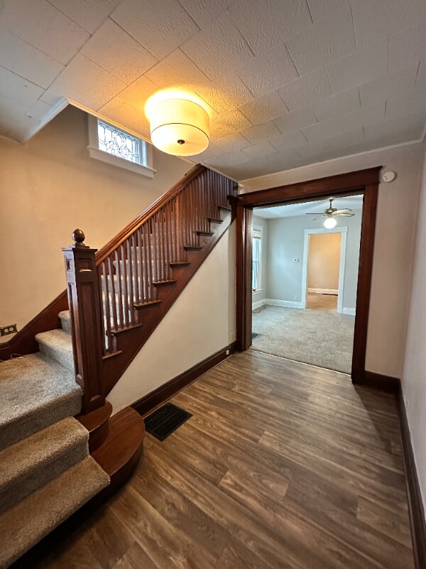 Building Photo - 526 W Beardsley Ave