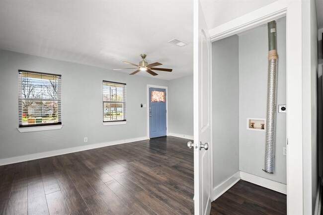 Building Photo - 1404 Vargas Rd