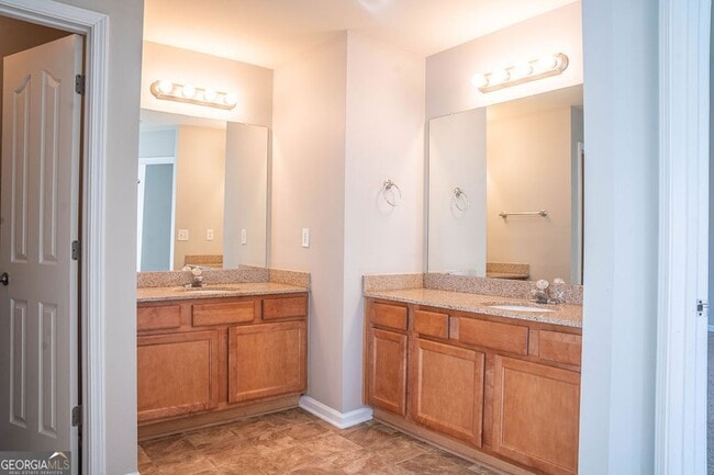 Building Photo - 2046 Barberry Dr