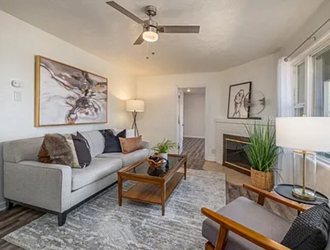 Building Photo - Beautiful, Spacious 3B/2.5Bath Single Family Home