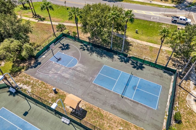 Building Photo - Destin Condo with Great Amenities