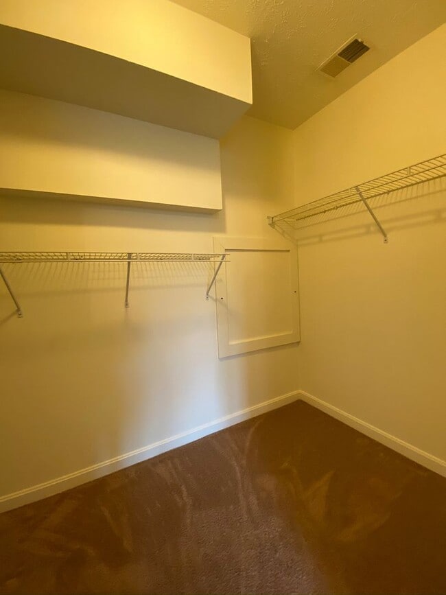 Building Photo - 106 Amber Ln