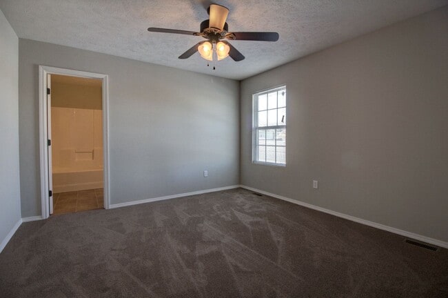 Building Photo - 3 Bedroom in Republic Schools!