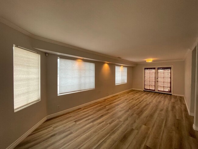 Building Photo - Newly Remodeled 3 bed 2.5 bath Long Beach ...