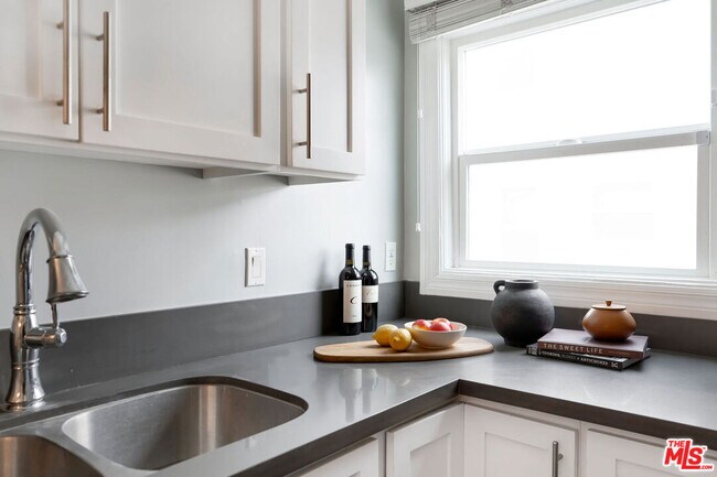 Kitchen - 4520 W 11th Pl