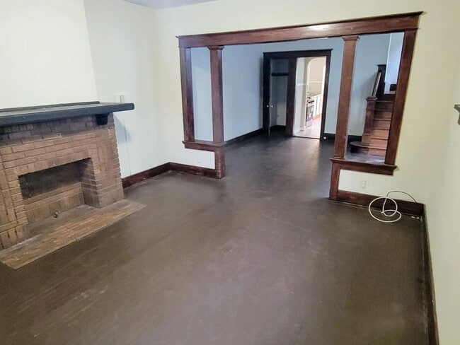 Building Photo - 33 E Norman Ave