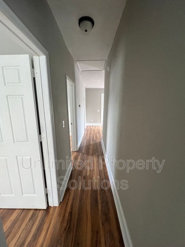 Building Photo - 214 S 13th St