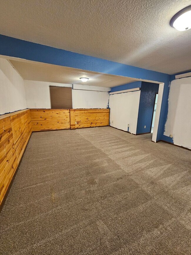Building Photo - 4 BED | 2 BATH | DOUBLE GARAGE | PET NEGOT...