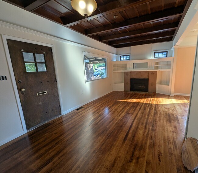 Primary Photo - 624 NW 11th St