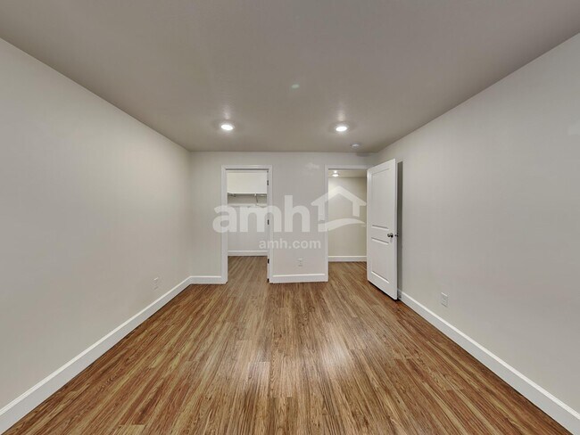 Building Photo - 2997 E S Village Dr