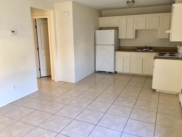 Building Photo - 405 Rockport St