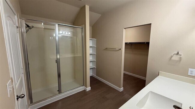 Building Photo - 804 Red Tails Dr