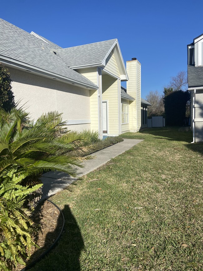 Building Photo - 3125 La Reserve Dr