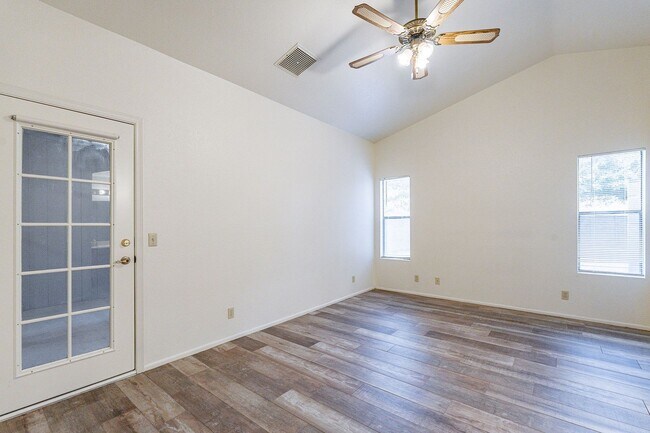 Building Photo - Charming 4-bedroom, 2-bathroom in Gilbert