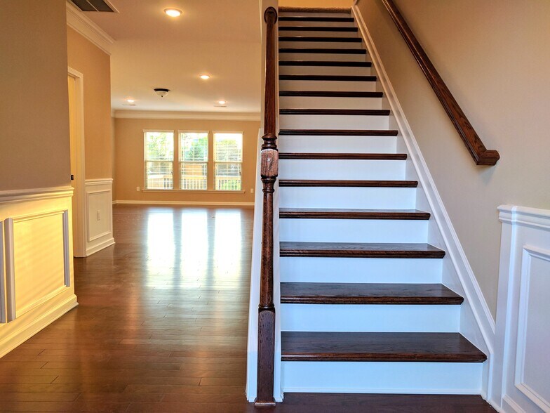 Building Photo - 120 Brassica Ln