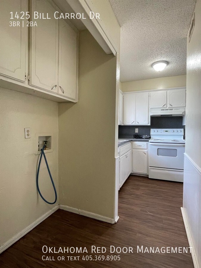 Building Photo - 1425 Bill Carrol Dr