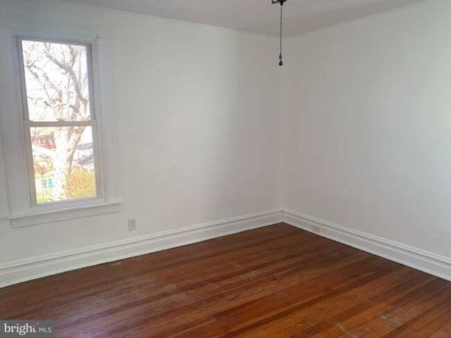 Building Photo - 305 W North St