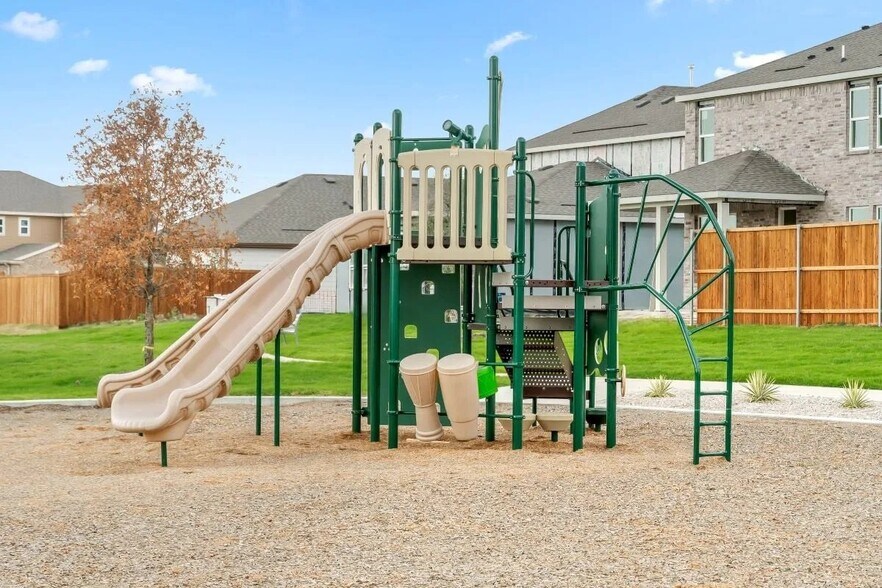 Building Photo - 749 Windsor Dr