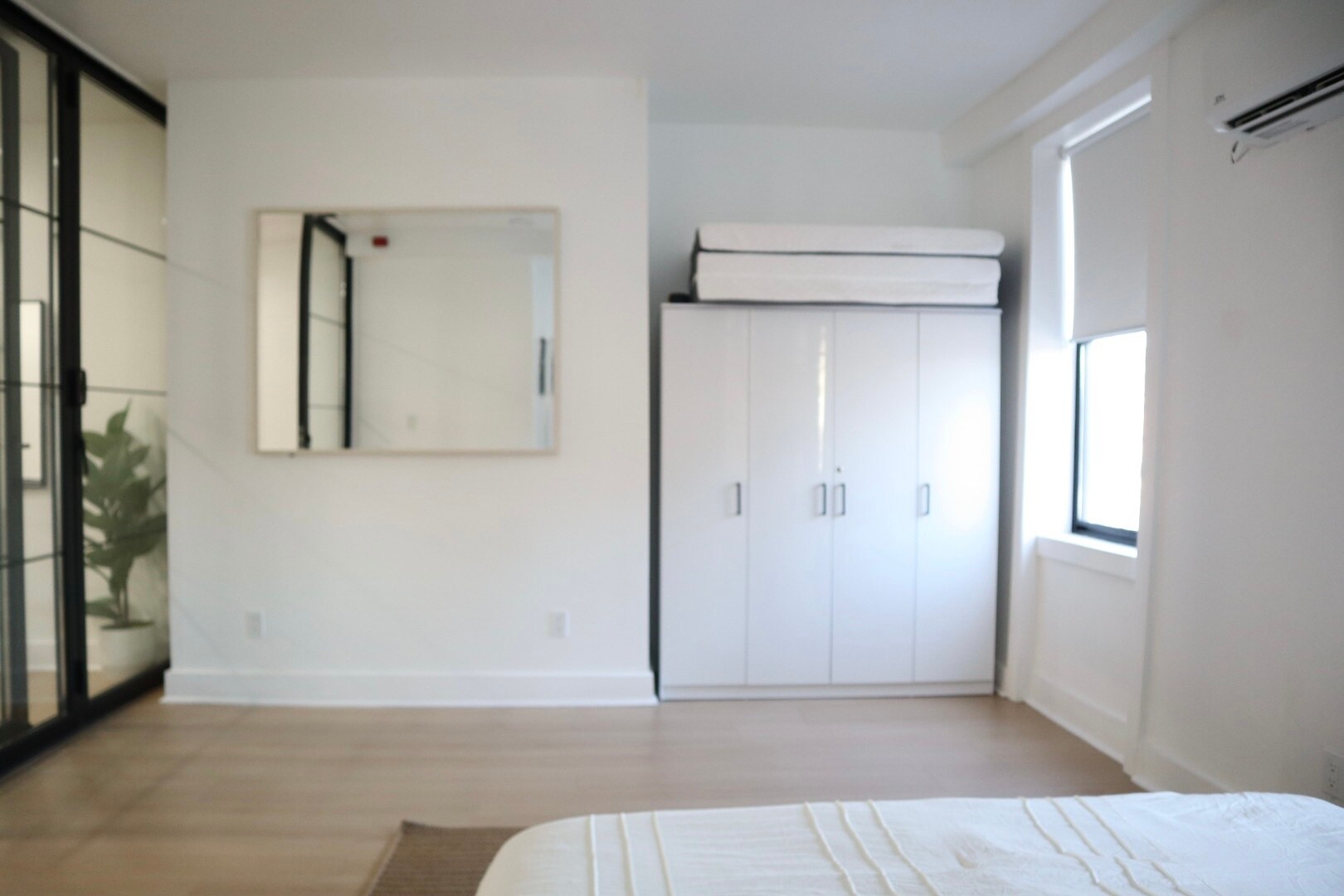 bedroom - furnished - 411 E Girard Ave