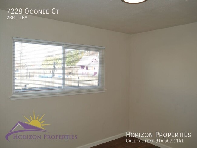 Building Photo - 2 Bed 1 Bath 827 Sq. Ft. Citrus Heights Du...