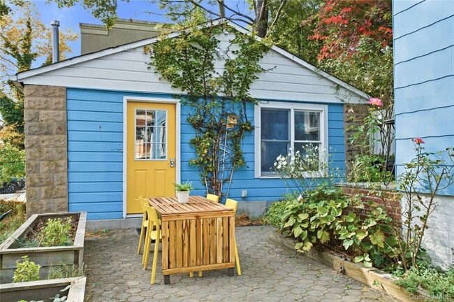 Building Photo - 33 Lydecker St