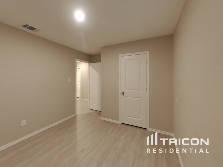 Building Photo - 9603 Littleton Grist