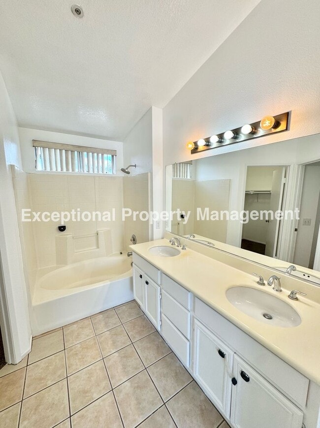 Building Photo - Ready to move in 3 bed 3 bath home