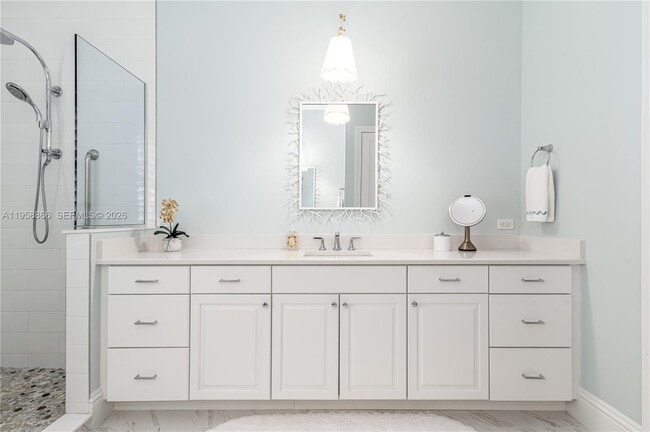 Building Photo - 11261 SE Blair Ln