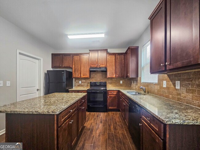Building Photo - 213 Daisy Cir