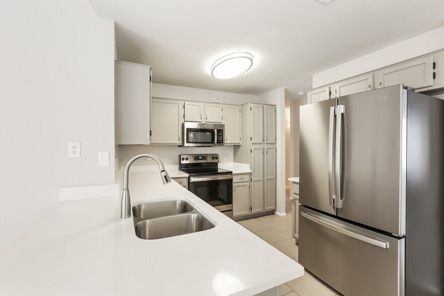 Building Photo - 5033 E Covina St