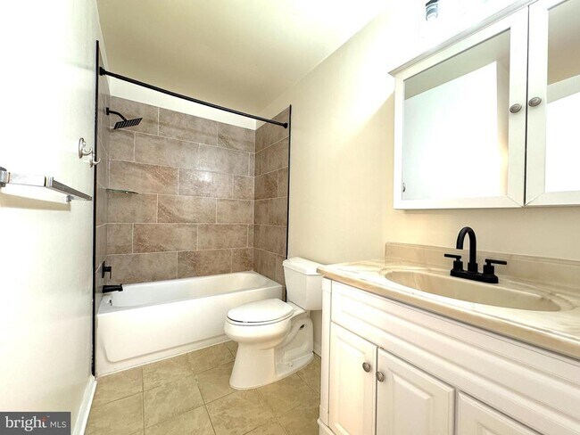 Building Photo - 2404 Albot Rd