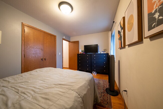 Building Photo - 3235 S 39th Ave