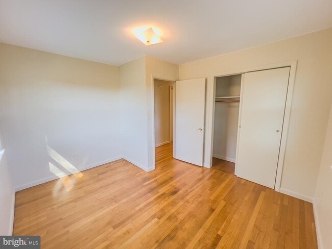 Building Photo - 6470 Rose Hill Dr