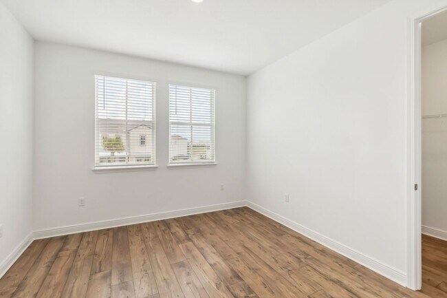 Building Photo - Beautiful Brand New 3/2.5 Home for Rent wi...