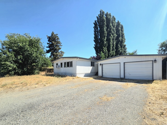 Building Photo - 1529 NW Avon Ct