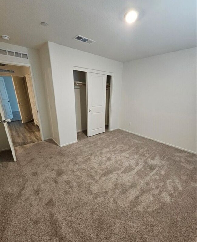 Building Photo - 638 Moondance Ln
