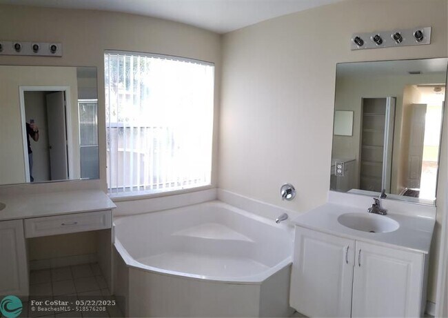 Building Photo - 2802 SW 165th Ave