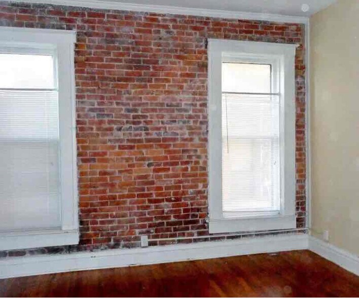 Building Photo - 304 N 9th St