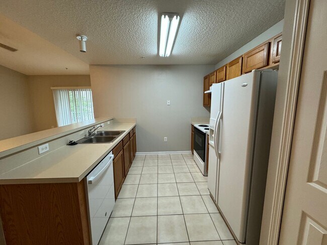Building Photo - Move In Special! 1/2 Off 1st Months Rent