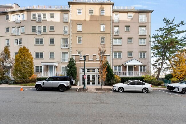 Building Photo - 200 Shearwater Ct W