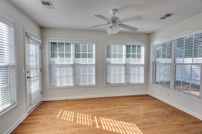 Building Photo - 1522 Langdon Village Dr
