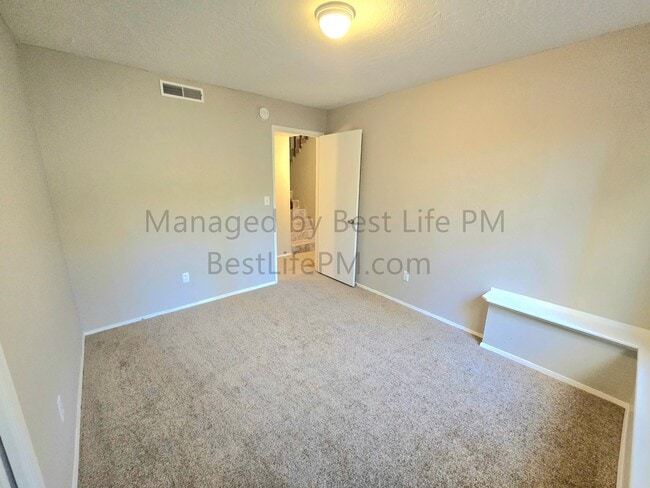 Building Photo - 9 Mountain Cir