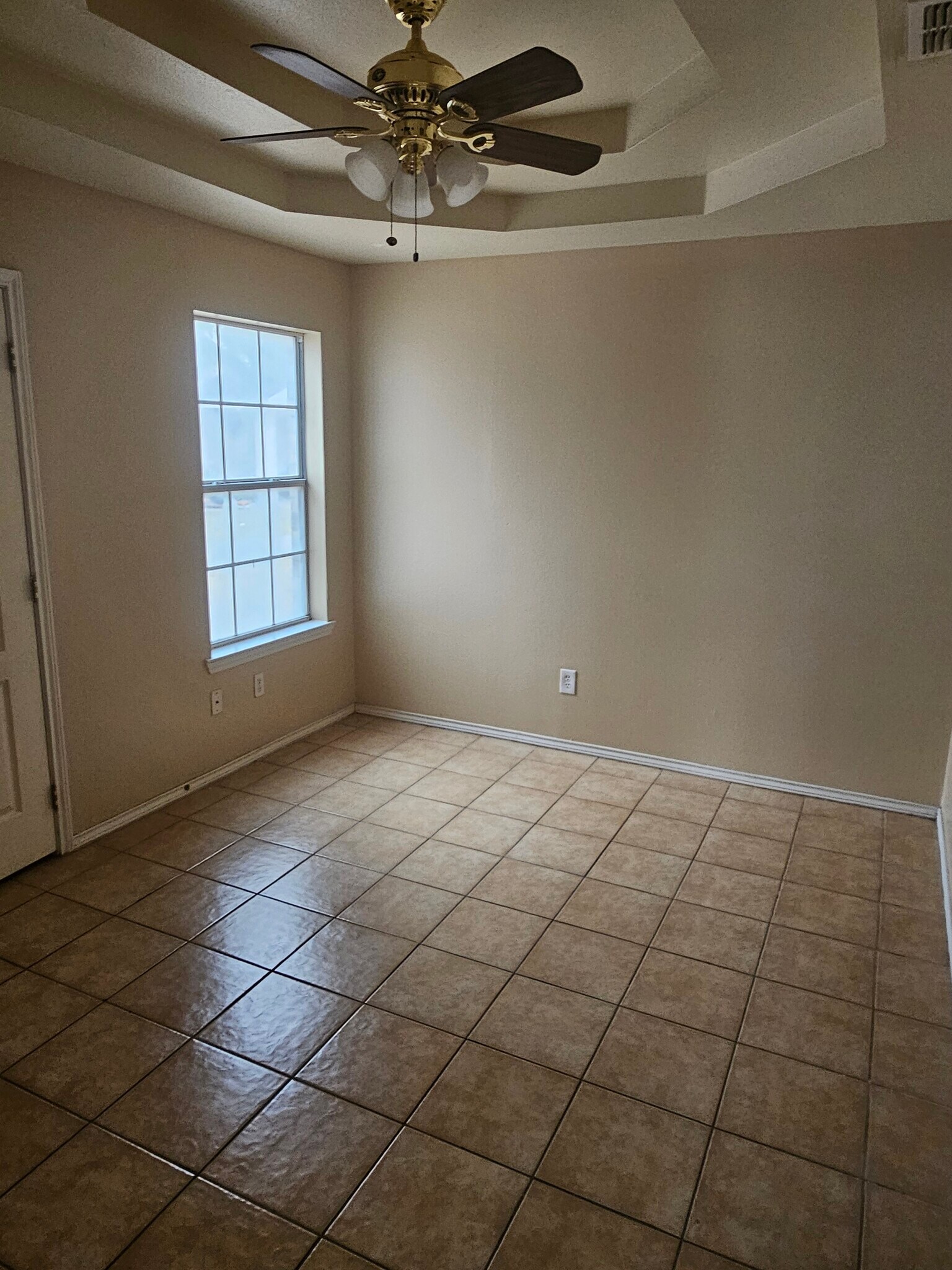 Building Photo - 1006 Lilia Dr