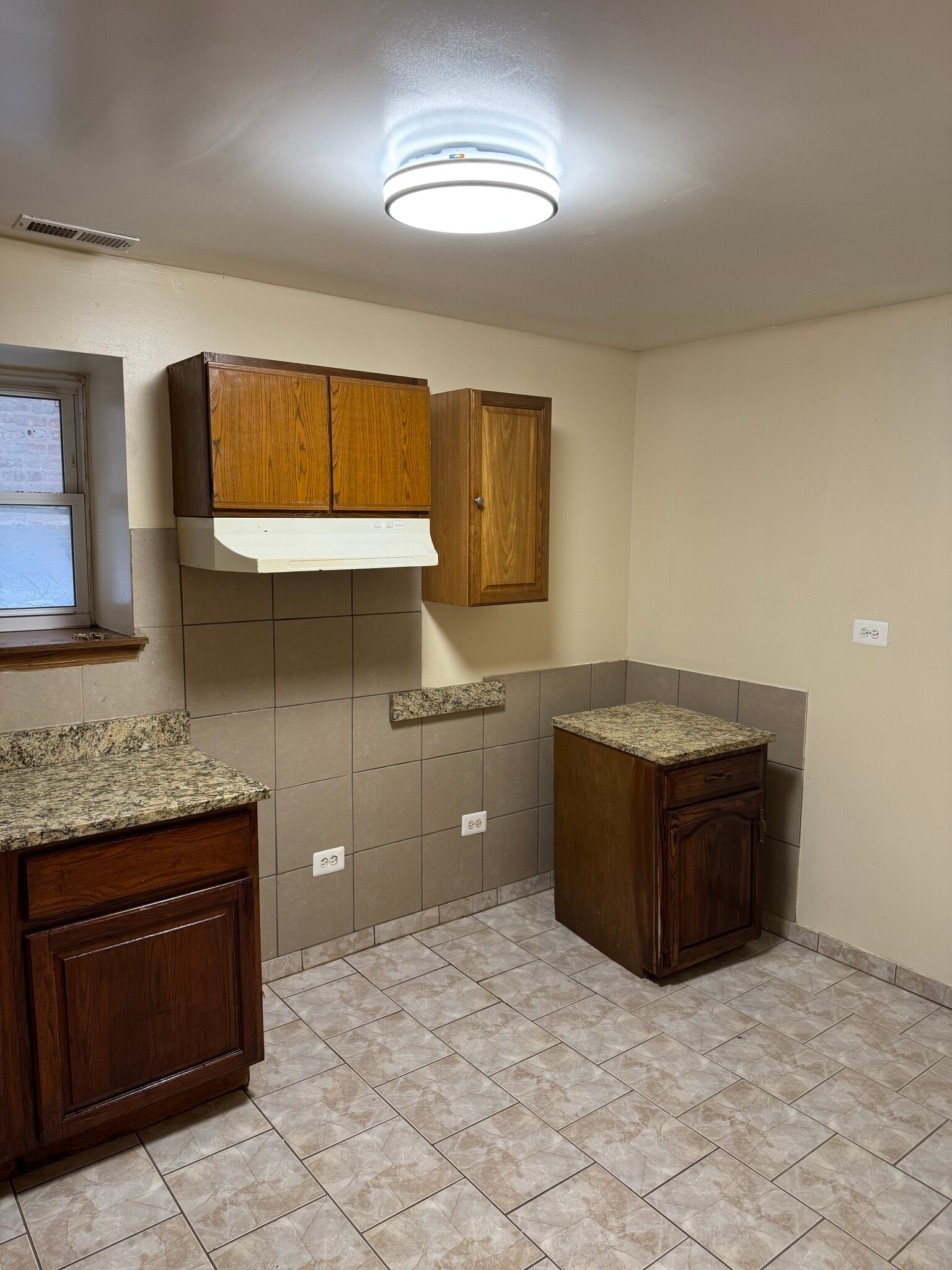 Building Photo - 3748 W Cermak Rd