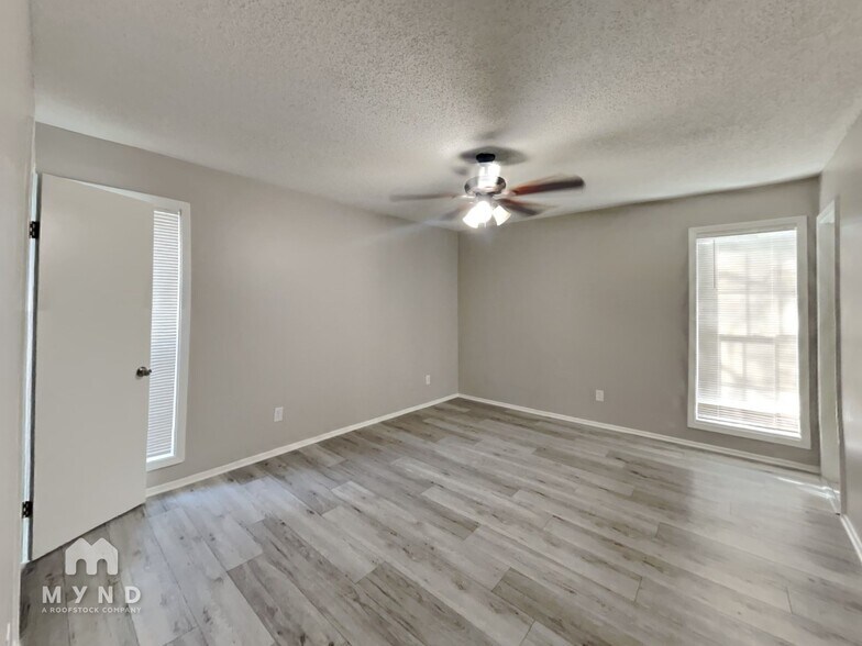 Building Photo - 5607 Maple Tree Dr