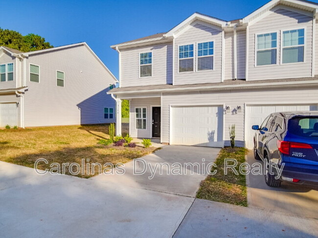 Building Photo - 914 S Battleground Ave