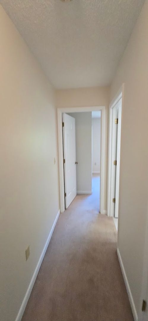 Building Photo - 3 Bed, 2 Bath, 2 Car garage.