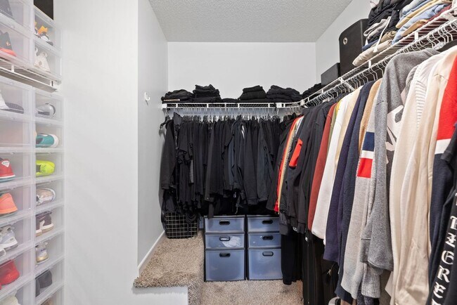 Building Photo - Great 2 bedroom, 1.5 bathroom Townhome in ...